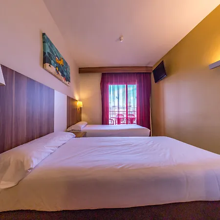 Golden Avenida Family 4* فندق سالو