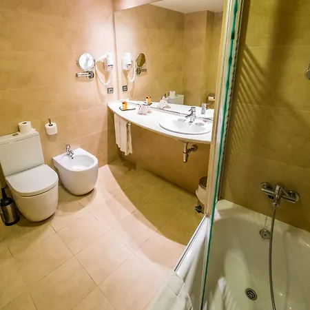 Golden Avenida Family 4* 4* سالو