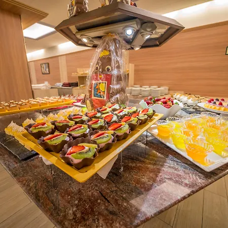 Golden Avenida Family 4* فندق سالو