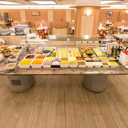 Golden Avenida Family 4* فندق 4*
