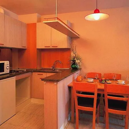 Golden Avenida Family 4* 4* سالو