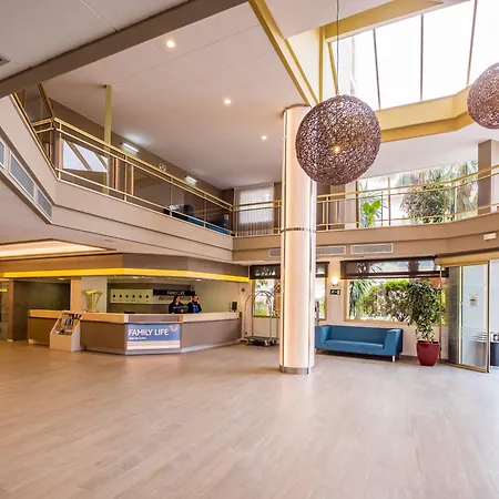 Hotel Golden Avenida Family 4*