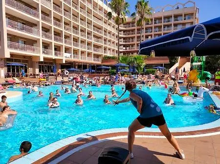 Golden Avenida Family 4 Sup ホテル 4*