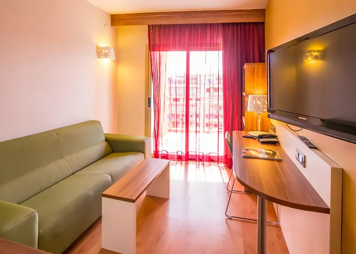 Golden Avenida Family 4*