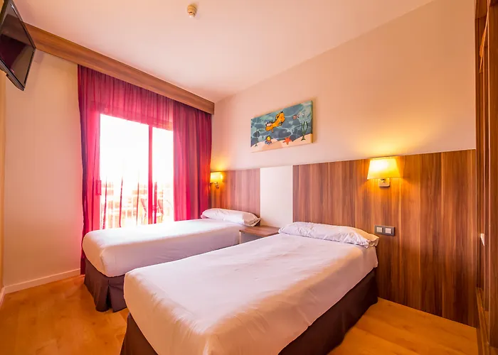 Golden Avenida Family 4*
