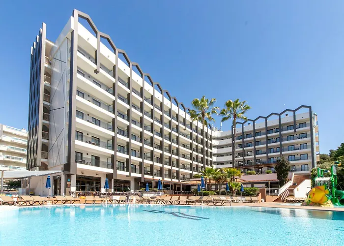 Golden Avenida Family 4*